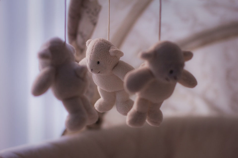 Welke verf is geschikt voor het verven van de babykamer?