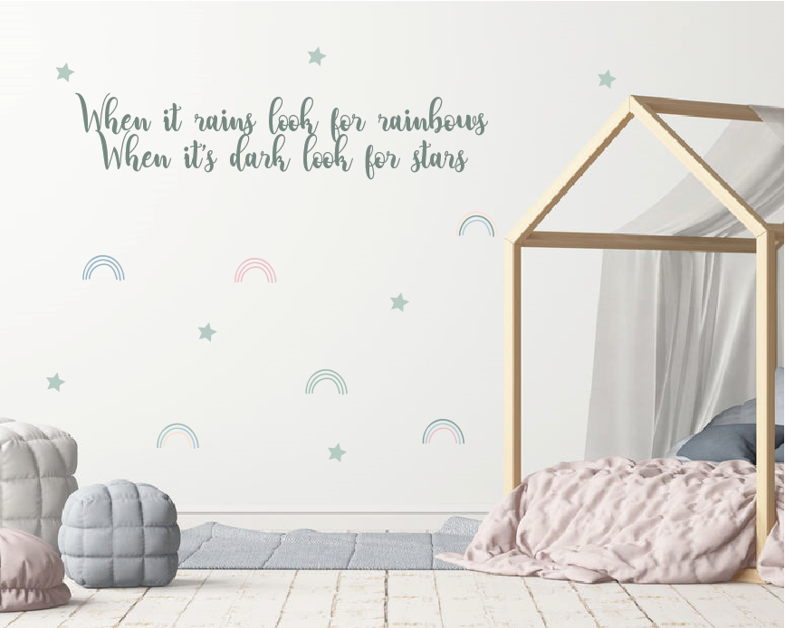 Gekleurde regenboog muurstickers op de muur geplakt