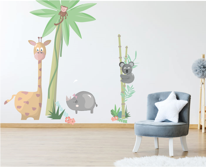 Giraf en koala muursticker op de muur geplakt als sfeerafbeelding van de Jungly jungle muursticker collectie